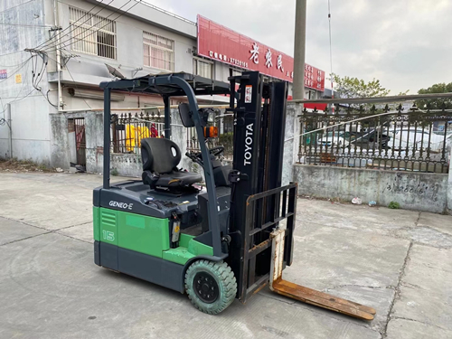 二手進(jìn)口豐田電動(dòng)叉車